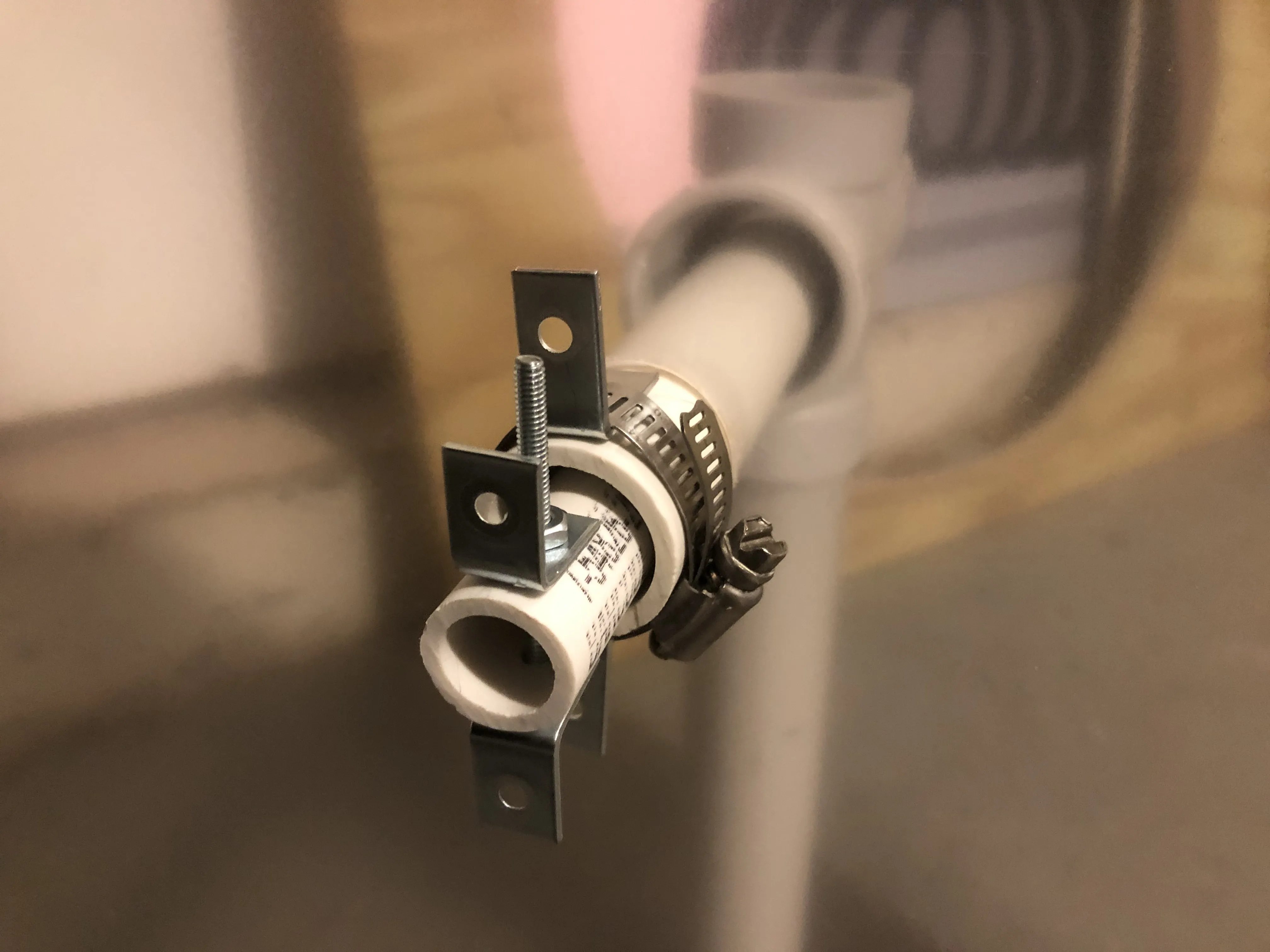 The PVC hub mechanism — nested pipes with hose clamp bearing