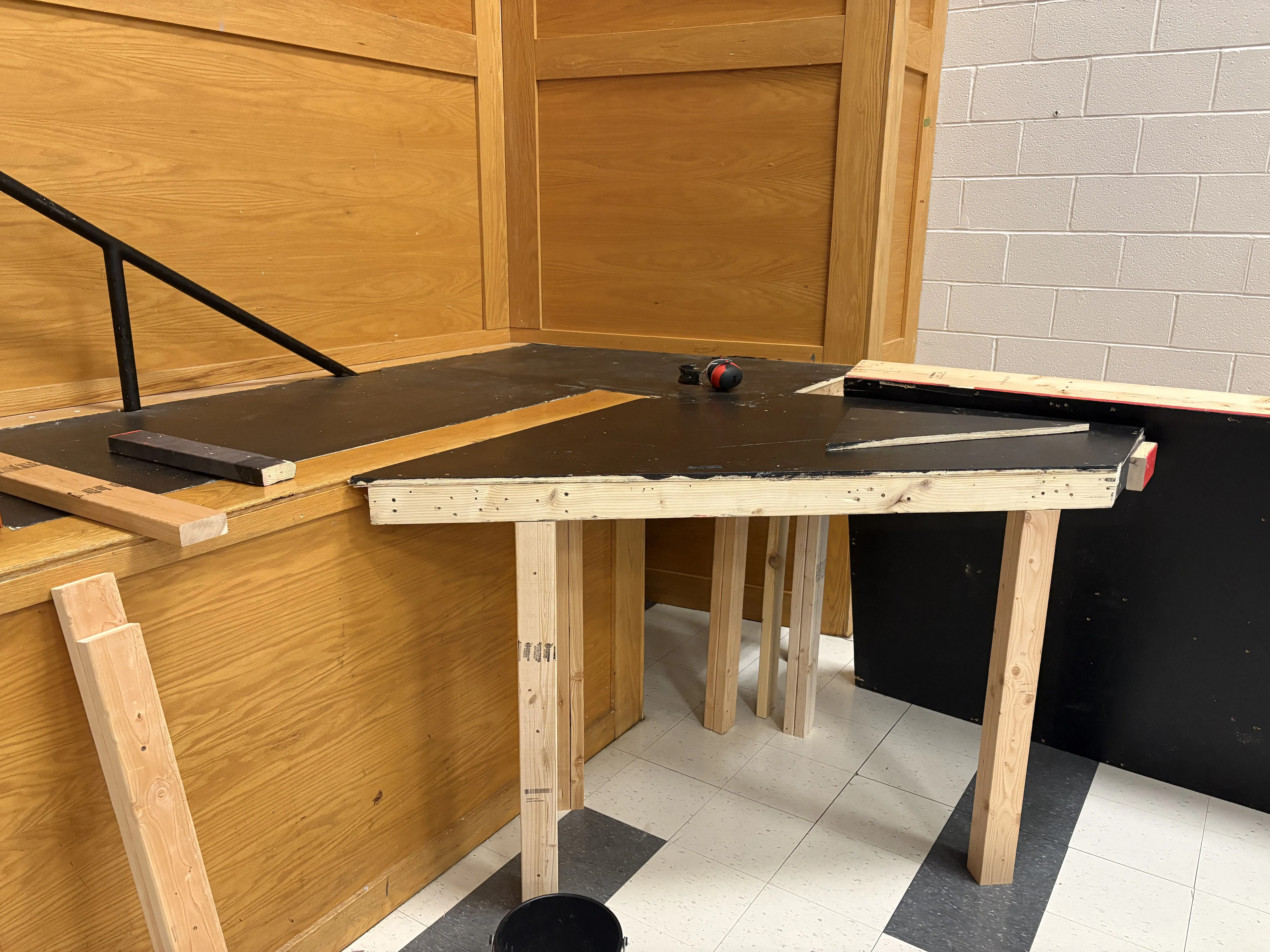 Platform construction in the cafeteria